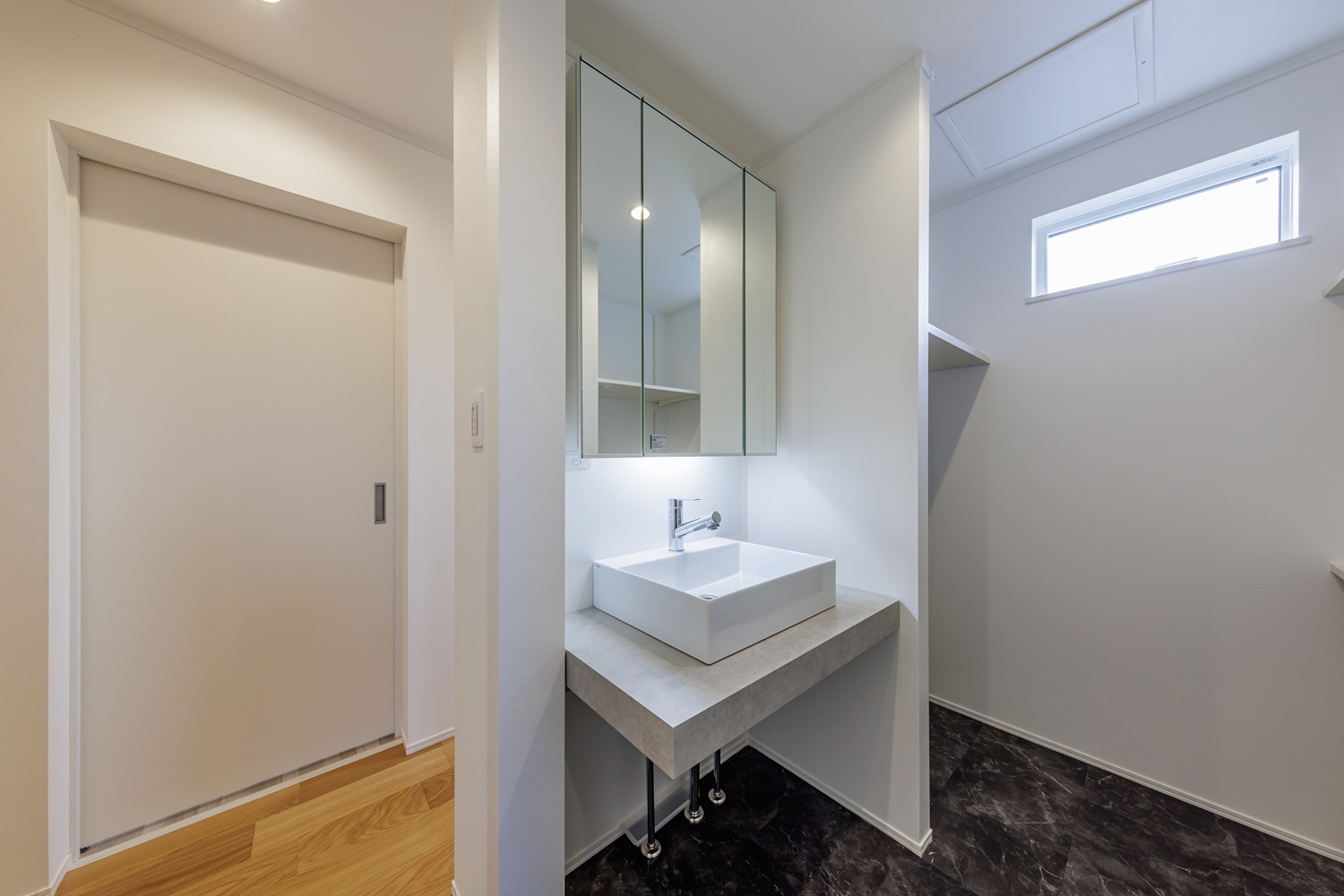 【サニタリー】実用性と造作美が融合したプライベート空間