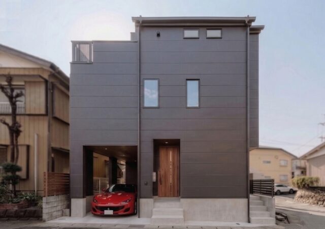 デザインと収益性を両立したガレージ付き賃貸併用住宅