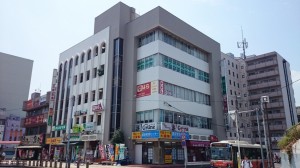 【埼玉県三郷市】三郷駅前店舗ビル スタイリッシュな外観になりました。