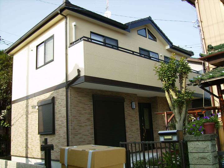 【埼玉県吉川市】ホームエレベーターのあるツートンの家