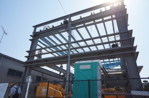 三郷市K様新社屋鉄骨建て方 (4)